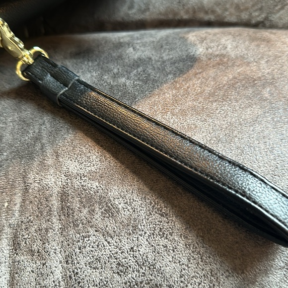 Betty Johnson eclectically paired tote and wallet.(SKU 245) - Picture 11 of 16